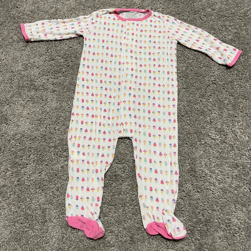 Magnetic Footie 3-6 months
